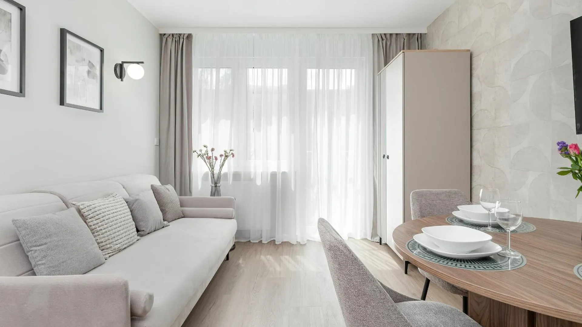 Kaszmirowy Apartament Z 3 Sypialniami Blisko Plazy W Gdansku By Noclegi Renters Gdansk